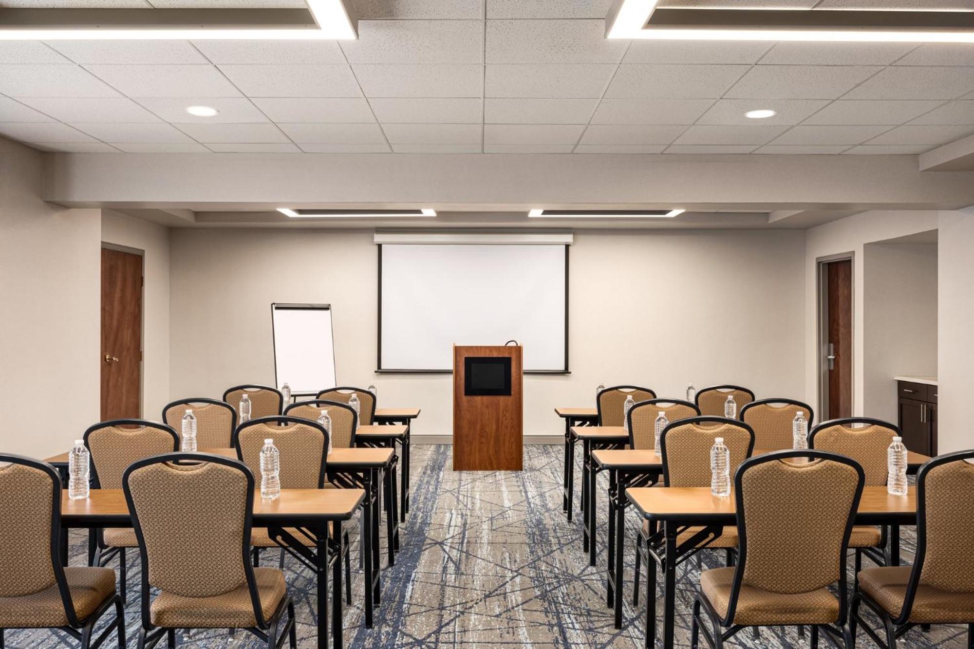 Holiday Inn Express Hotel & Suites Indianapolis W - Airport Area By Ihg Exteriör bild